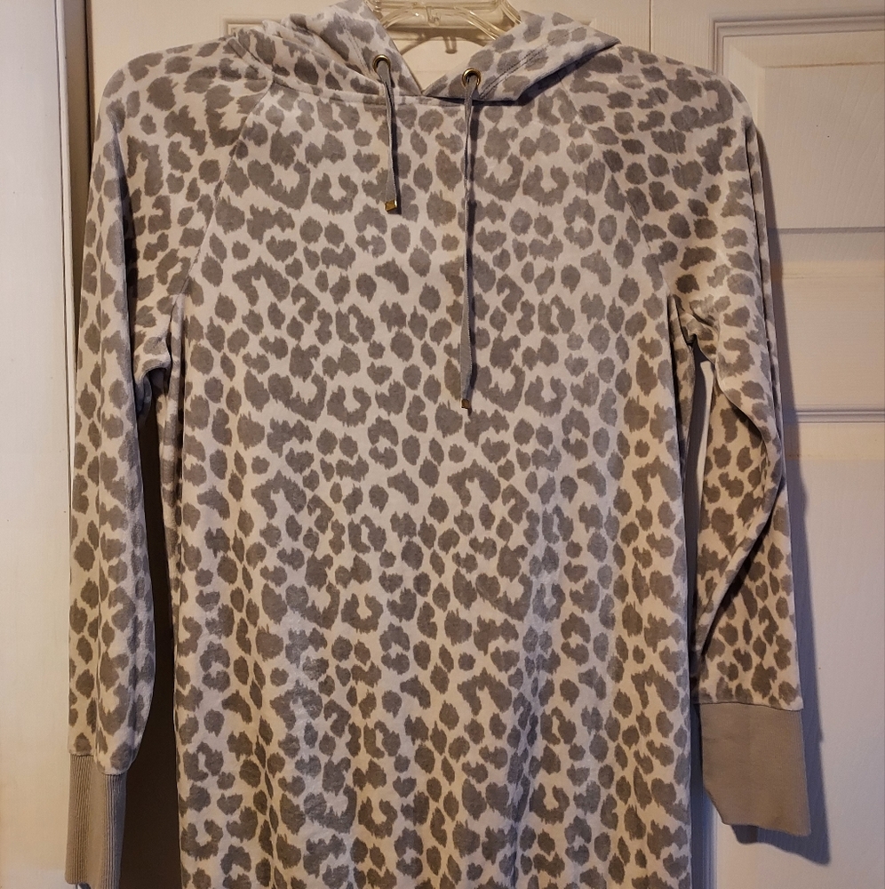 Victorias Secret Animal Cheetah Print Hoodie Sweatshirt Lounge Top XS Soft Glam